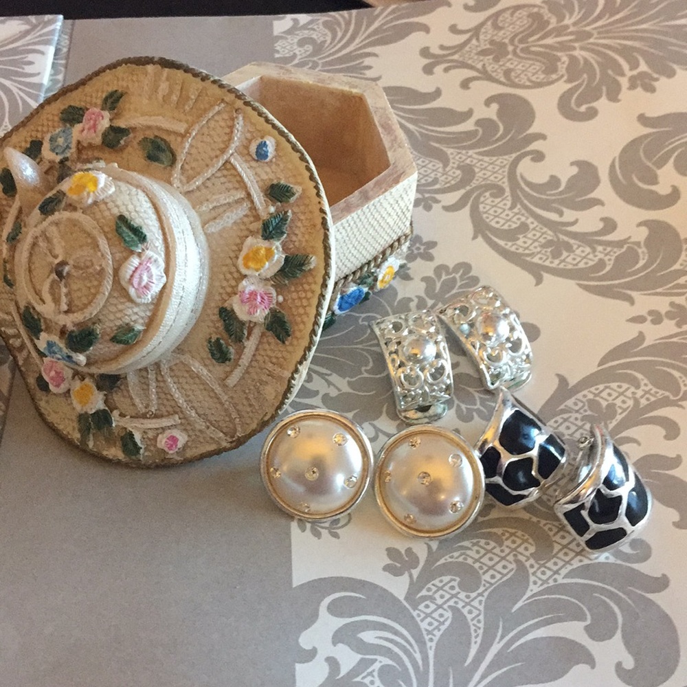 VINTAGE EARRINGS & TRINKET BOX